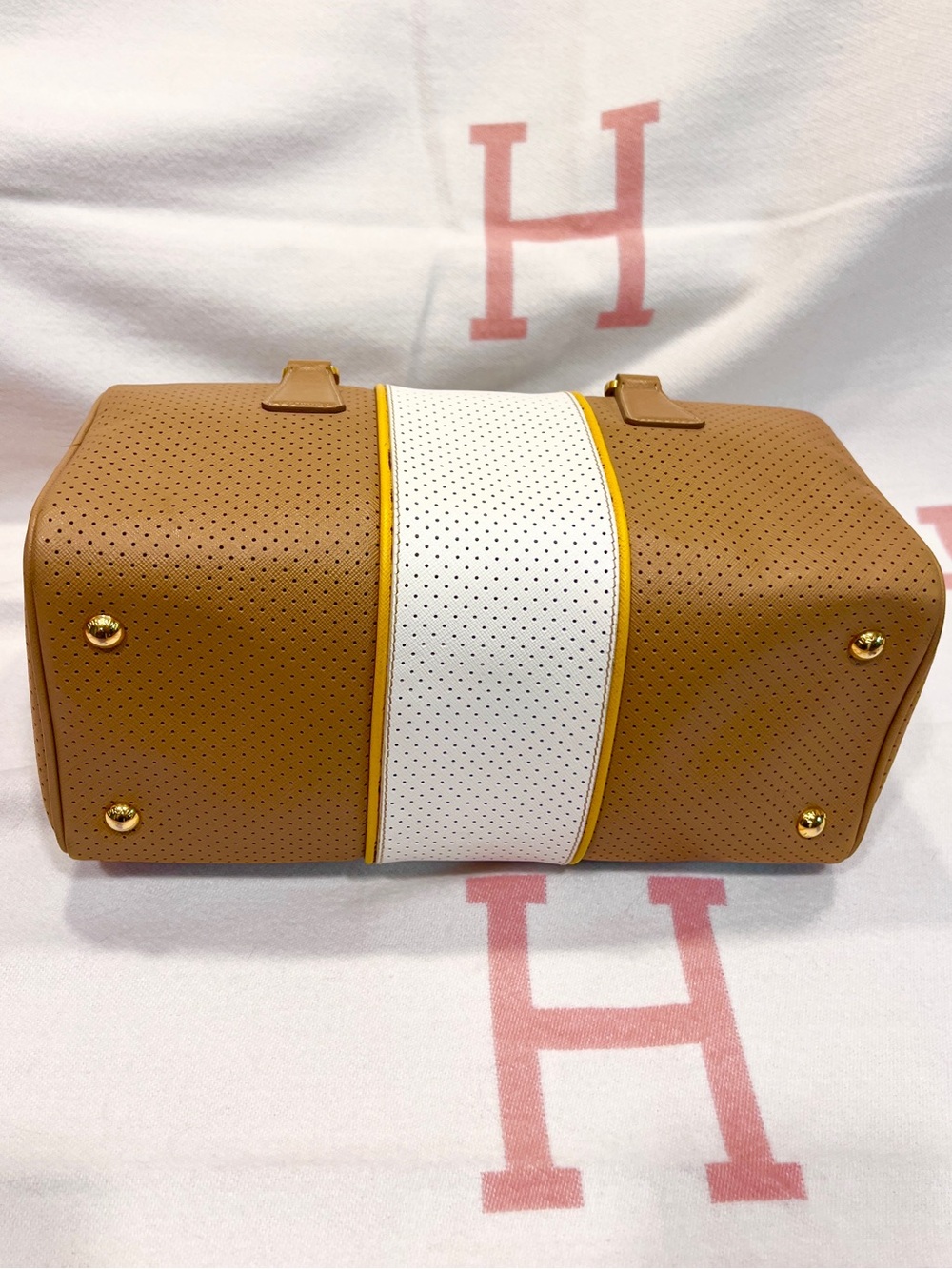 PRADA⭐️Vitello Daino Tan and White Perforated Leather Large Prada Barrel Hobo!⭐️ - Picture 9 of 16